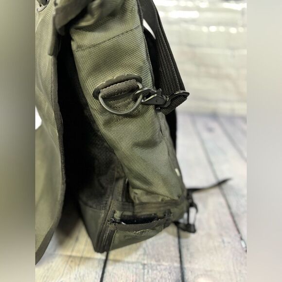 Kensington Saddle Pro Khaki Green Laptop Convertible Backpack Messenger Bag - Picture 4 of 15